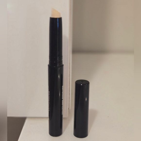 NEW MALLY Dark Circle Corrector - Lighter - Picture 1 of 5